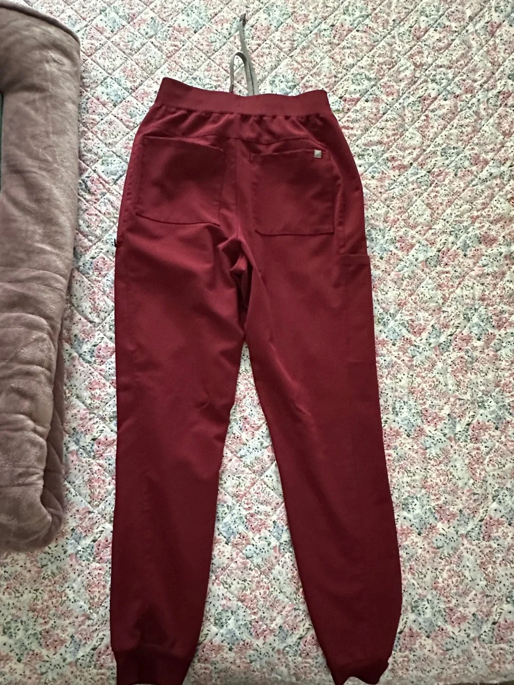 Fabletics Maroon Scrub Set - Picture 2 of 6